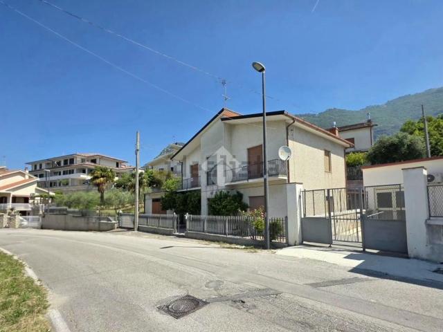 Villetta indipendente in vendita di 238 m² in Strada Rotabile Frasso Telesino Dugenta, 94