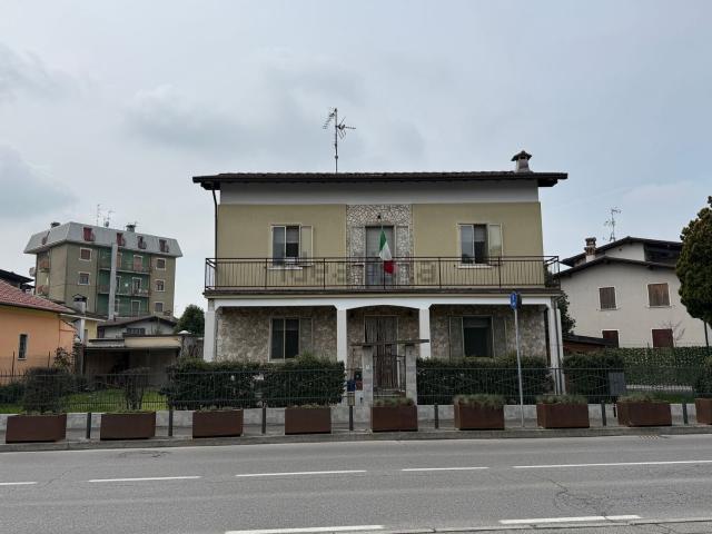 Villetta indipendente in vendita di 239 m² in Via I° Maggio, 6