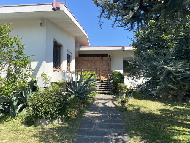 Villetta indipendente in vendita di 239 m² in Via Quintino Sella, 8