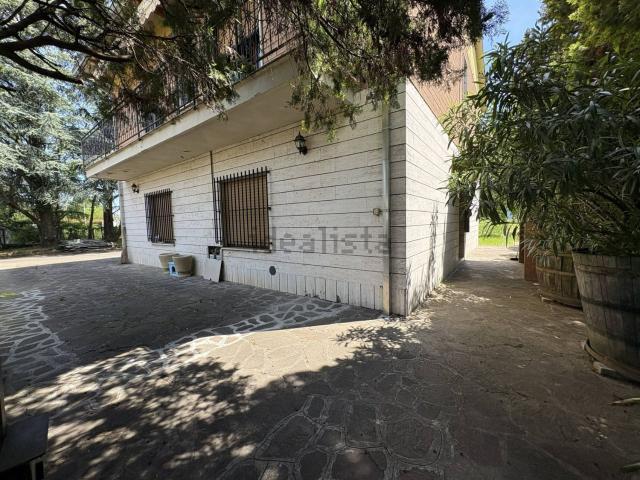 Villetta indipendente in vendita di 239 m² in Via Ruffini, 36