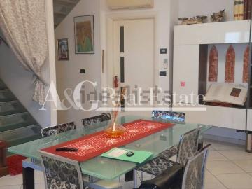 Villetta indipendente in vendita di 240 m²