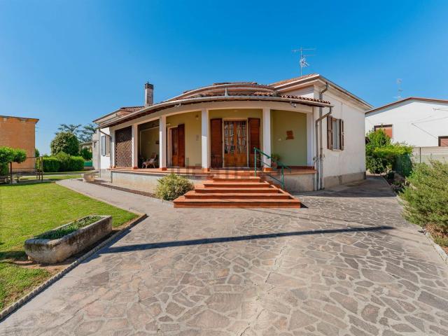 Villetta indipendente in vendita di 240 m²