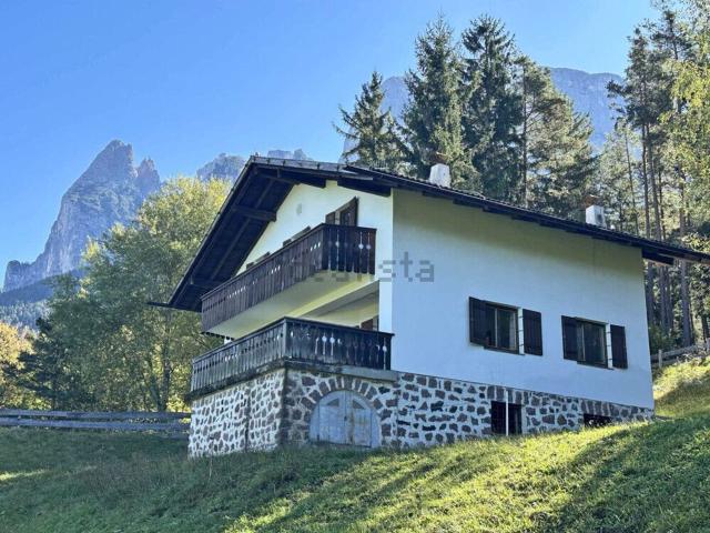 Villetta indipendente in vendita di 240 m² in Via Hubert Mumelter, 35
