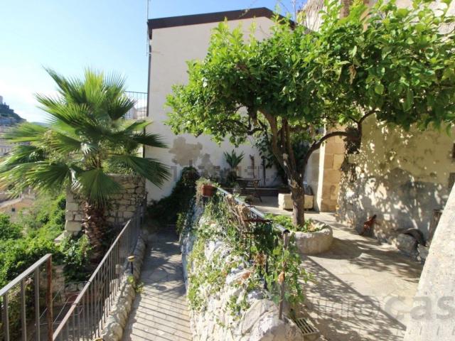 Villetta indipendente in vendita di 240 m²