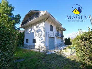 Villetta indipendente in vendita di 240 m²