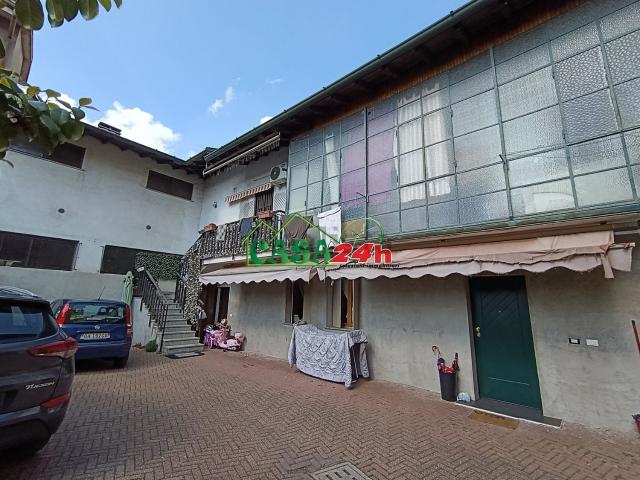 Villetta indipendente in vendita di 240 m² in Via C. Ferrari