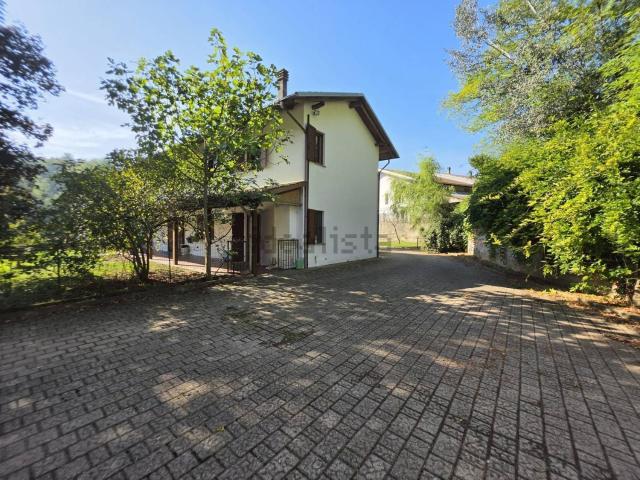 Villetta indipendente in vendita di 240 m² in Frazione Valenzani