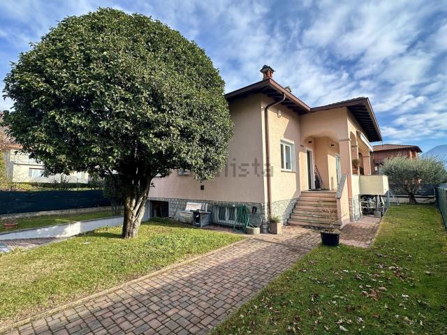 Villetta indipendente in vendita di 240 m² in Via Case Sparse, 133