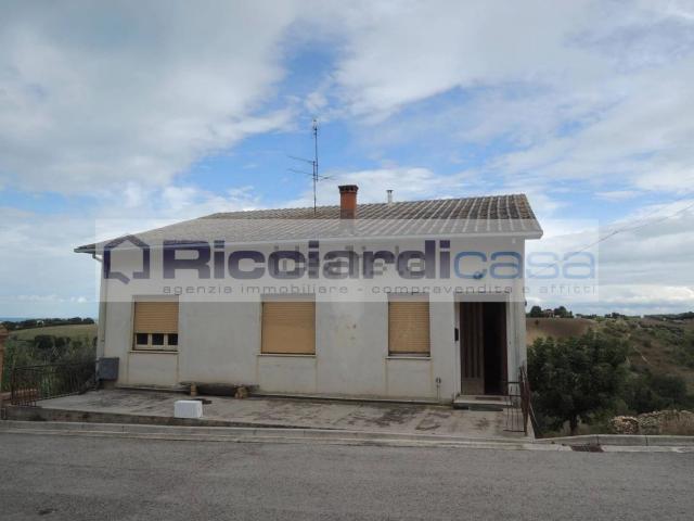 Villetta indipendente in vendita di 240 m² in Via Castellano, 2264