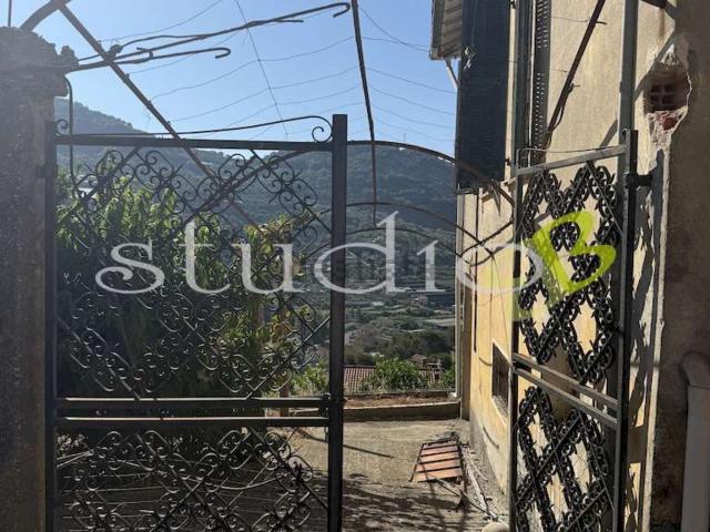 Villetta indipendente in vendita di 240 m² in Via Annunziata