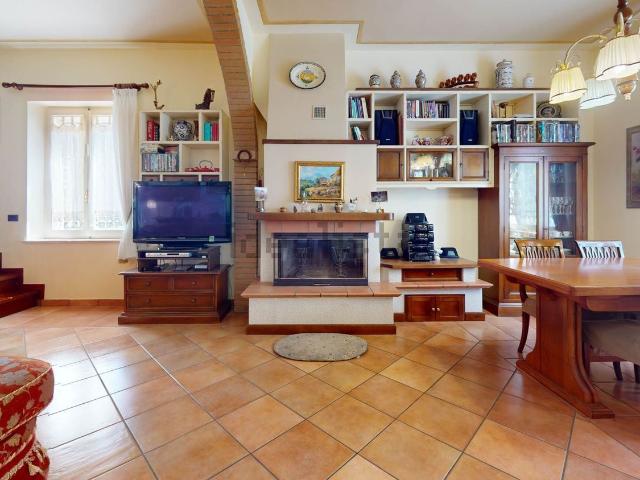Villetta indipendente in vendita di 240 m² in Via Assisana, 63