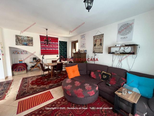 Villetta indipendente in vendita di 240 m² in Via Borgognoni, 27