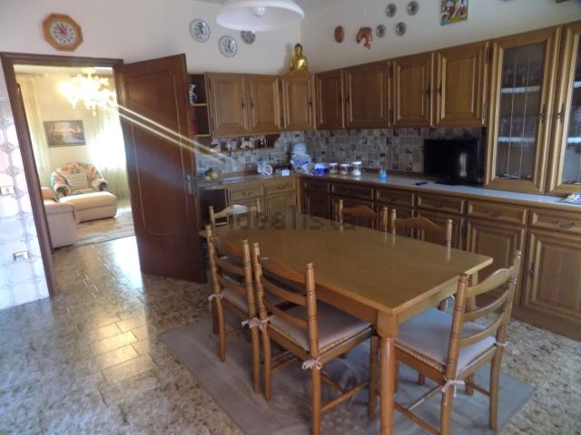 Villetta indipendente in vendita di 240 m² in Via Bacchina