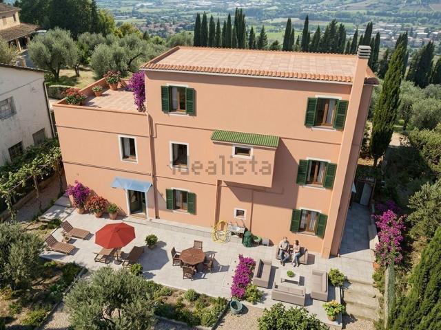 Villetta indipendente in vendita di 240 m² in Via Belvedere Fogliense