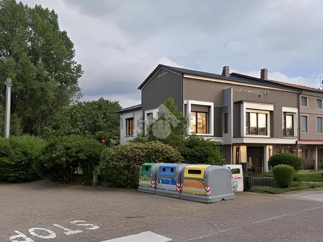 Villetta indipendente in vendita di 240 m² in Via G. Marconi, 1