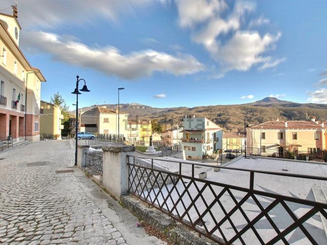 Villetta indipendente in vendita di 240 m² in Via Giuseppe de Tommasis