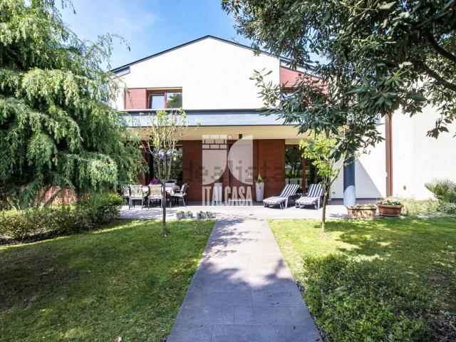 Villetta indipendente in vendita di 240 m² in Via Giovanni Falcone