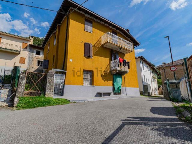Villetta indipendente in vendita di 240 m² in Via Don Locatelli