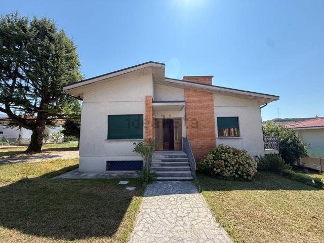 Villetta indipendente in vendita di 240 m² in Via Dalmazia, 48