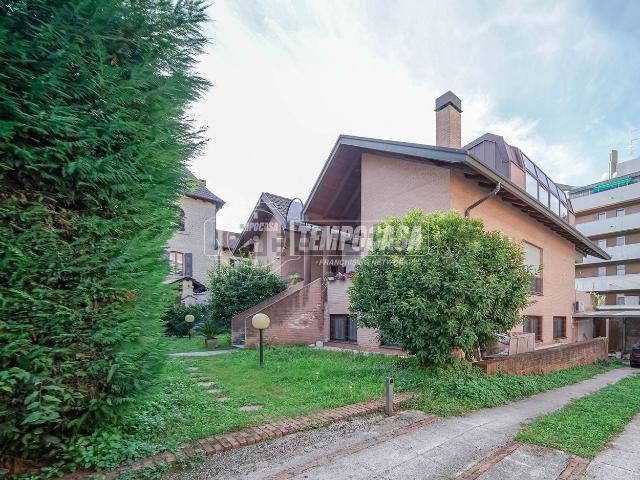 Villetta indipendente in vendita di 240 m² in Via dei Frati, 9