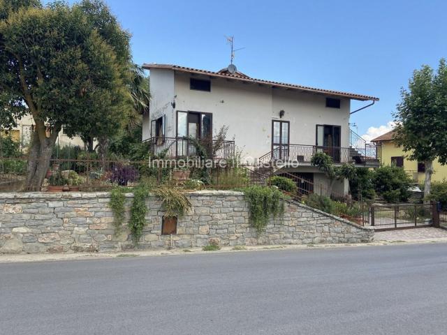 Villetta indipendente in vendita di 240 m² in Via dei Partigiani