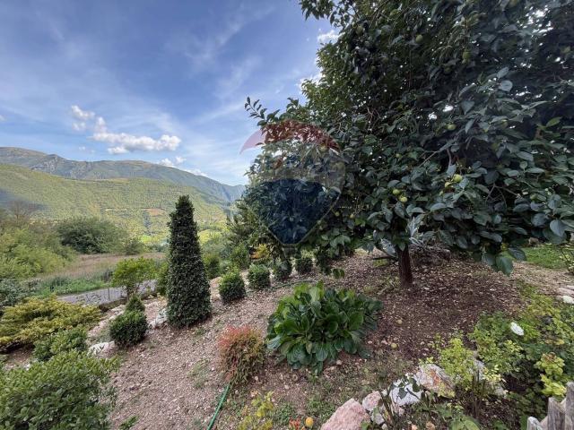 Villetta indipendente in vendita di 240 m² in Piazza Pontano