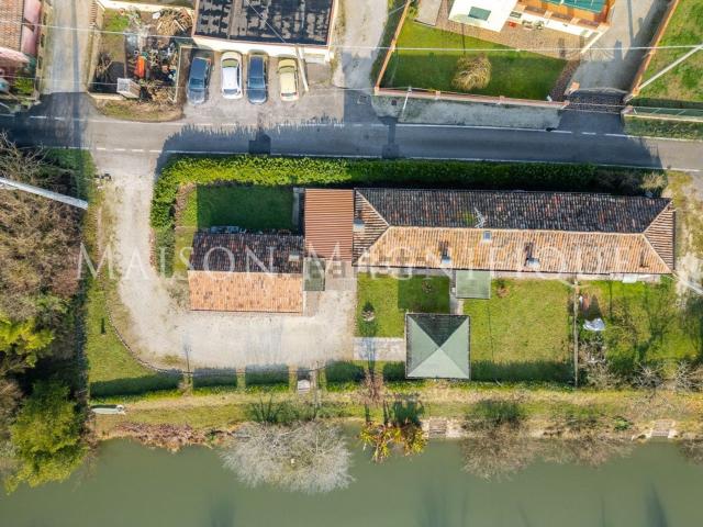 Villetta indipendente in vendita di 240 m² in Via della Pesca