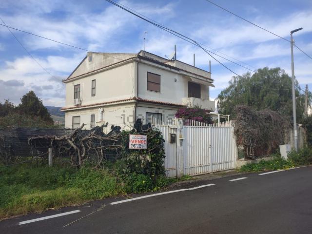 Villetta indipendente in vendita di 240 m² in Via delle Magnolie