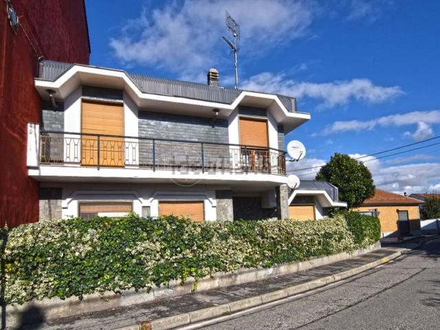 Villetta indipendente in vendita di 240 m² in Via Enrico Toti, 1