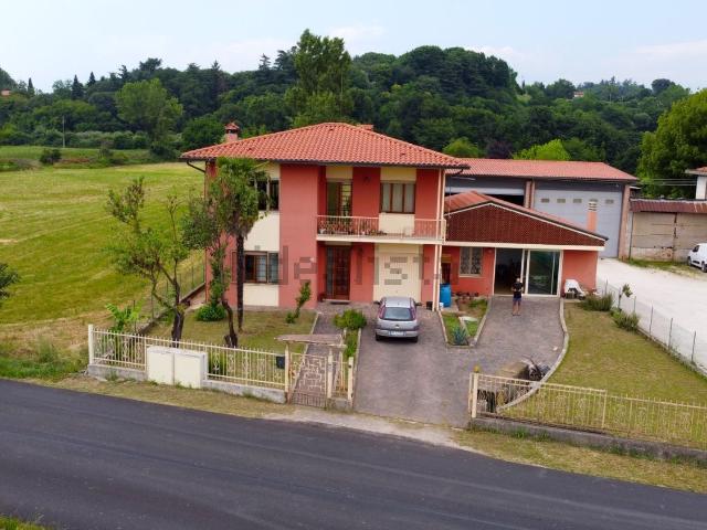 Villetta indipendente in vendita di 240 m² in Via Europa Unita, 20