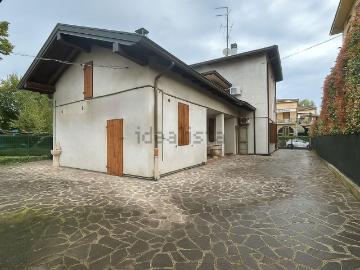 Villetta indipendente in vendita di 240 m² in Via I Maggio