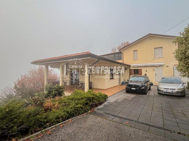 Villetta indipendente in vendita di 240 m² in Via L.Tomassini, 8