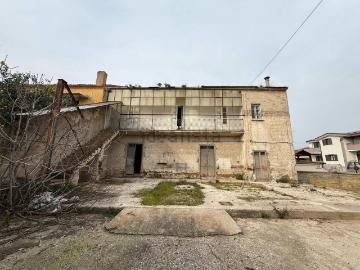 Villetta indipendente in vendita di 240 m² in Via L. da Vinci
