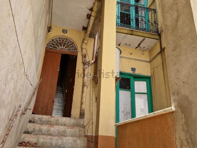 Villetta indipendente in vendita di 240 m² in Via Montanti