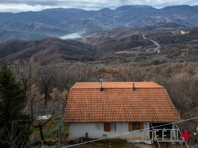 Villetta indipendente in vendita di 240 m² in Via Madonna del Poggio
