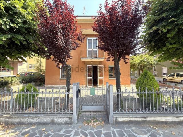 Villetta indipendente in vendita di 240 m² in Via Magazzeno, 1