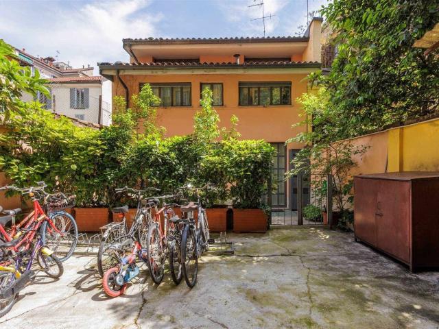 Villetta indipendente in vendita di 240 m² in Via Mario Fusetti