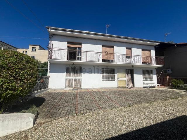 Villetta indipendente in vendita di 240 m² in Via Solferino, 18