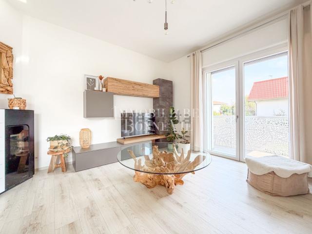 Villetta indipendente in vendita di 240 m² in Via Savoia