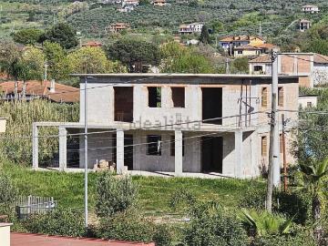 Villetta indipendente in vendita di 240 m² in Via Santa Rosa