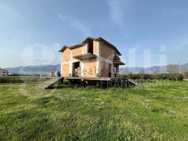 Villetta indipendente in vendita di 240 m² in Via Ponte Meola