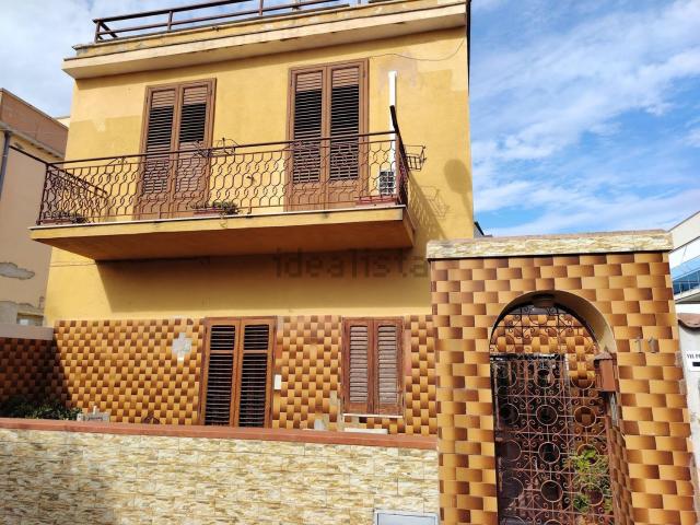 Villetta indipendente in vendita di 240 m² in Via Persefone