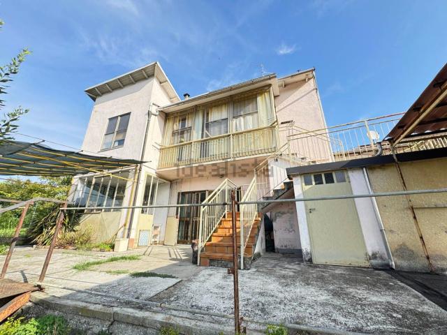 Villetta indipendente in vendita di 240 m² in Via Rocca, 65