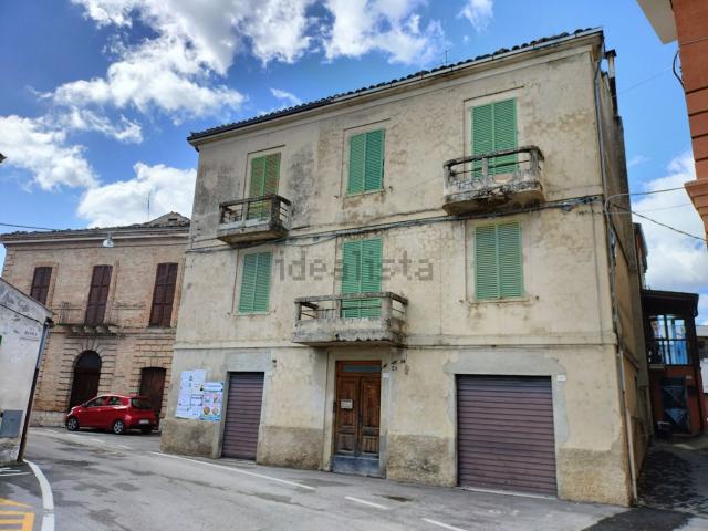 Villetta indipendente in vendita di 240 m² in Via Roma