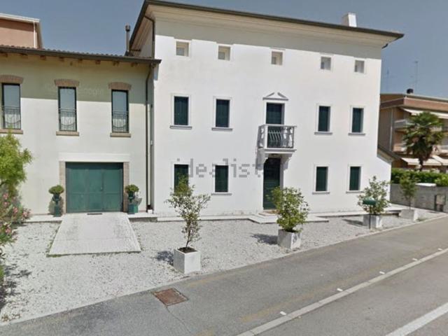 Villetta indipendente in vendita di 240 m² in Via Roma
