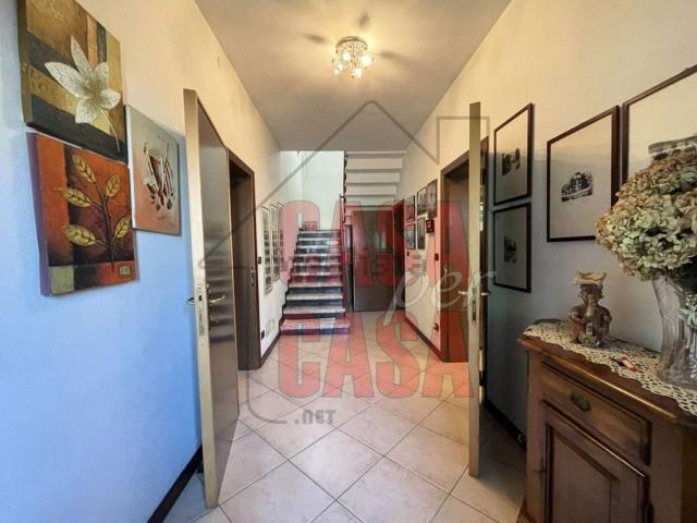 Villetta indipendente in vendita di 240 m² in Via Roma