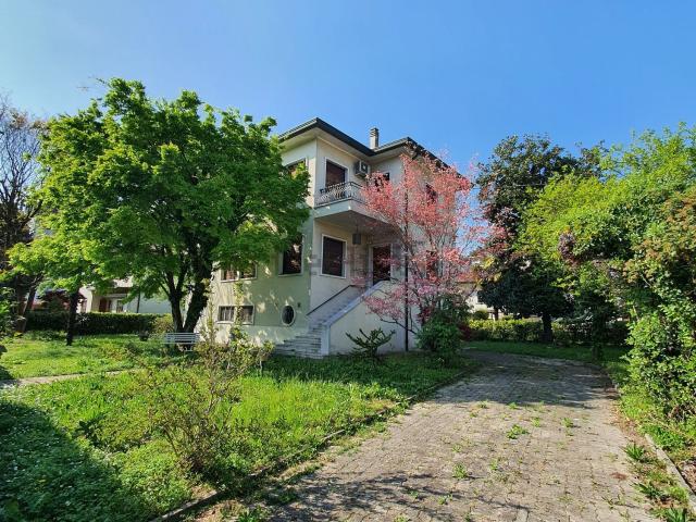 Villetta indipendente in vendita di 240 m² in Via Terraglio