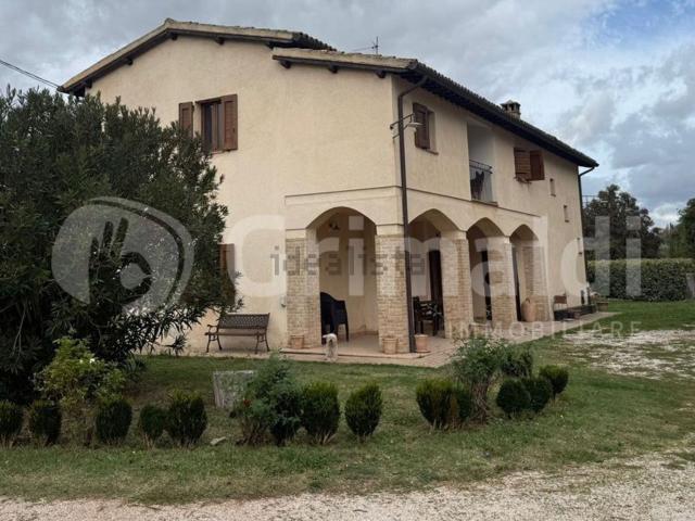 Villetta indipendente in vendita di 240 m² in Via Tre Ponti, 13