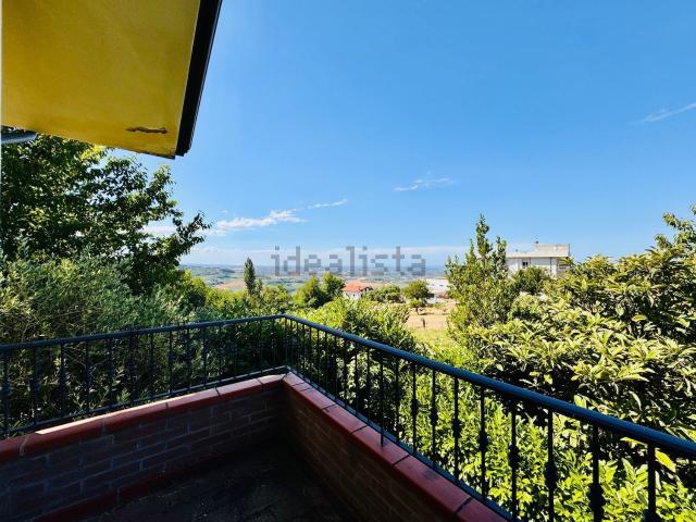 Villetta indipendente in vendita di 240 m² in Via Tufi