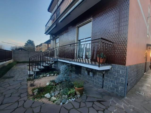 Villetta indipendente in vendita di 240 m² in Via Valvassori
